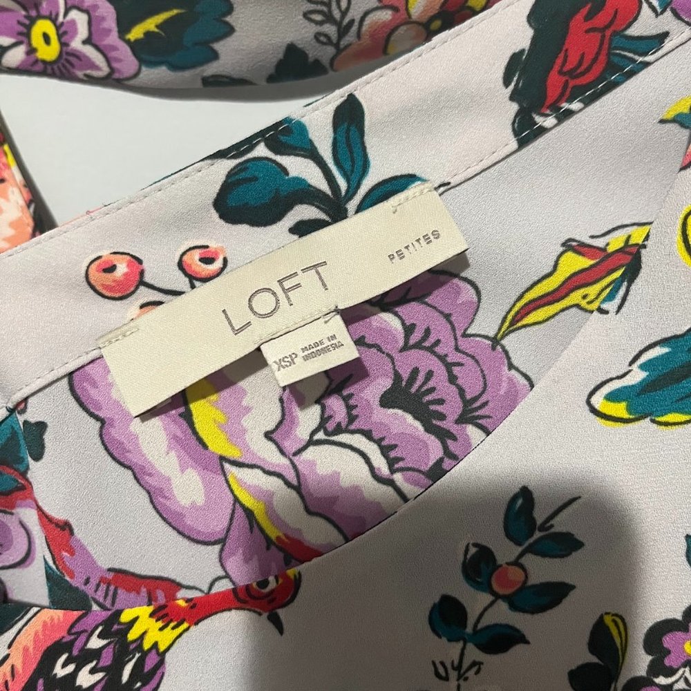 LOFT | Floral Blouse | Scalloped Sleeves | Open Back | XSP - Picture 4 of 4